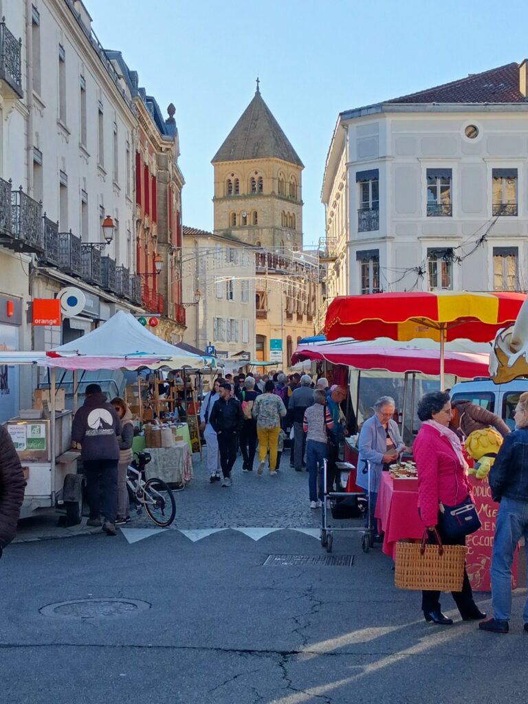 Vue du marché de Saint Gaudens - Agrandir l'image, fenêtre modale
