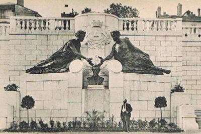Ancien monument à Augustus Saint-Gaudens - Agrandir l'image 2 sur 2, fenêtre modale